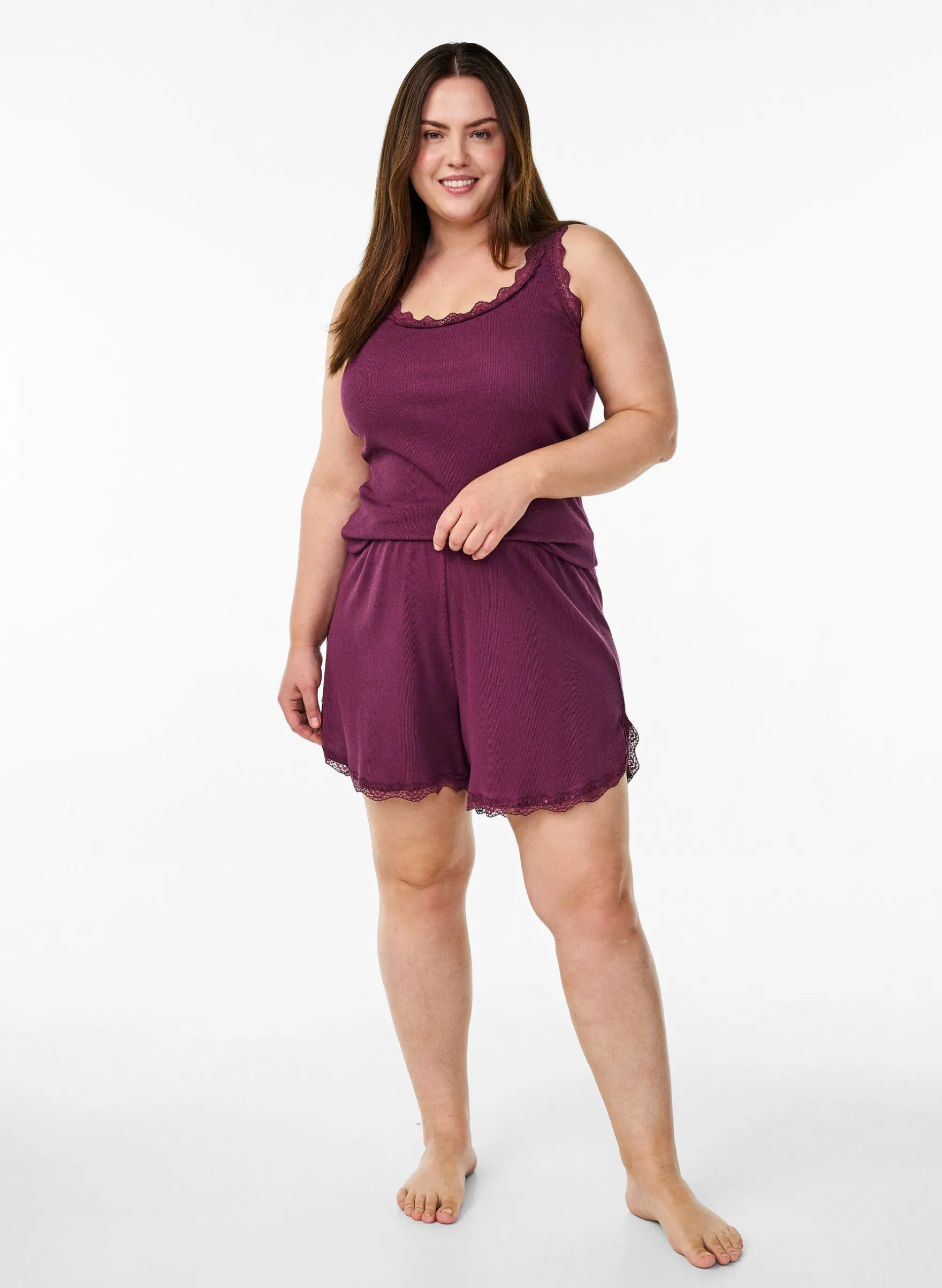 Lockere Nachtshorts aus geripptem Material mit Spitzensaum