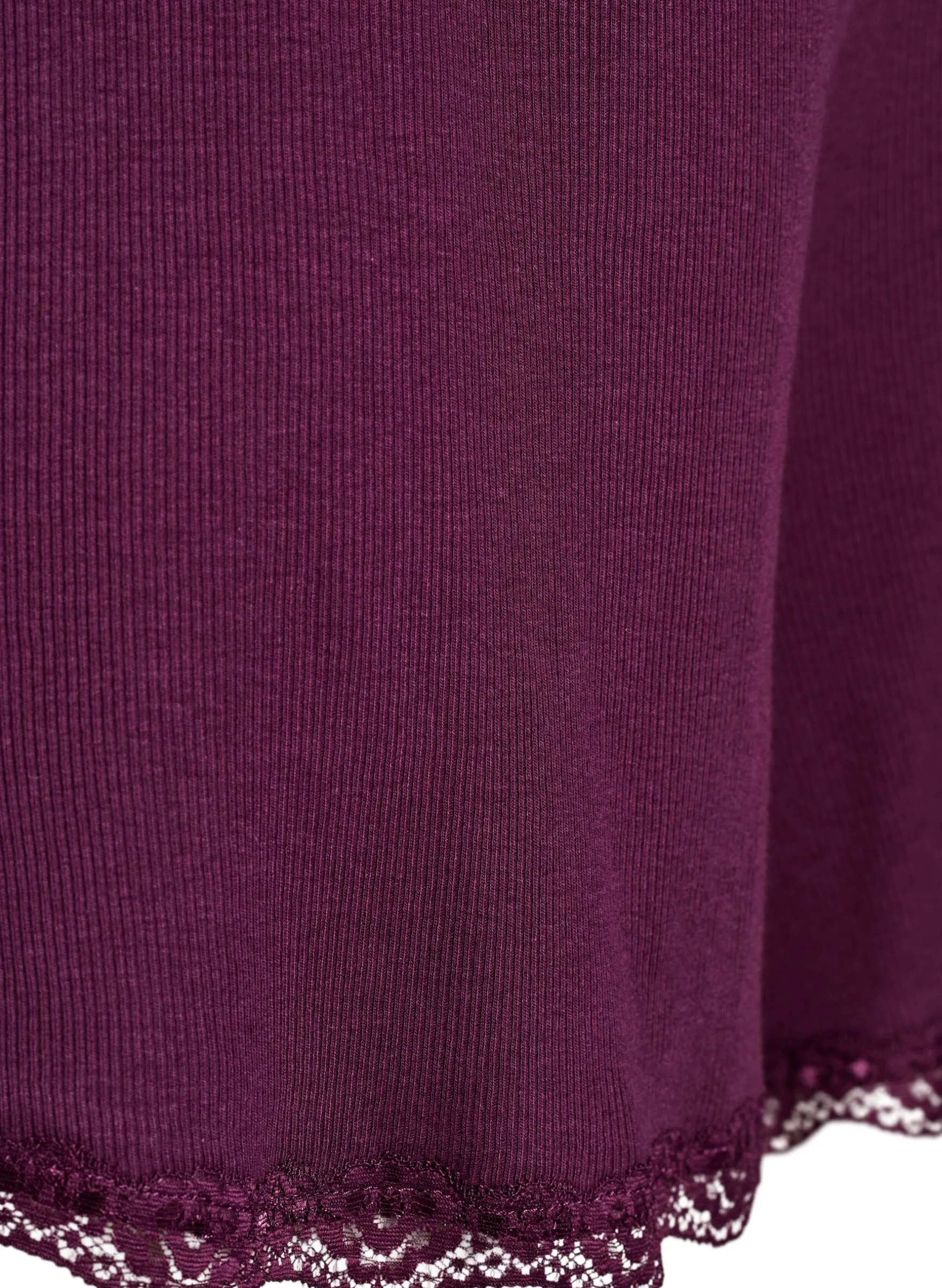 Lockere Nachtshorts aus geripptem Material mit Spitzensaum