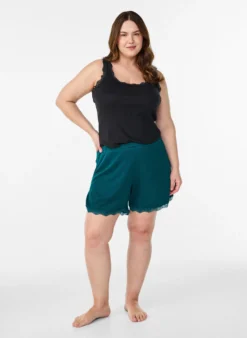 Lockere Nachtshorts aus geripptem Material mit Spitzensaum