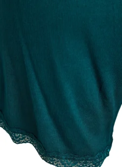 Lockere Nachtshorts aus geripptem Material mit Spitzensaum