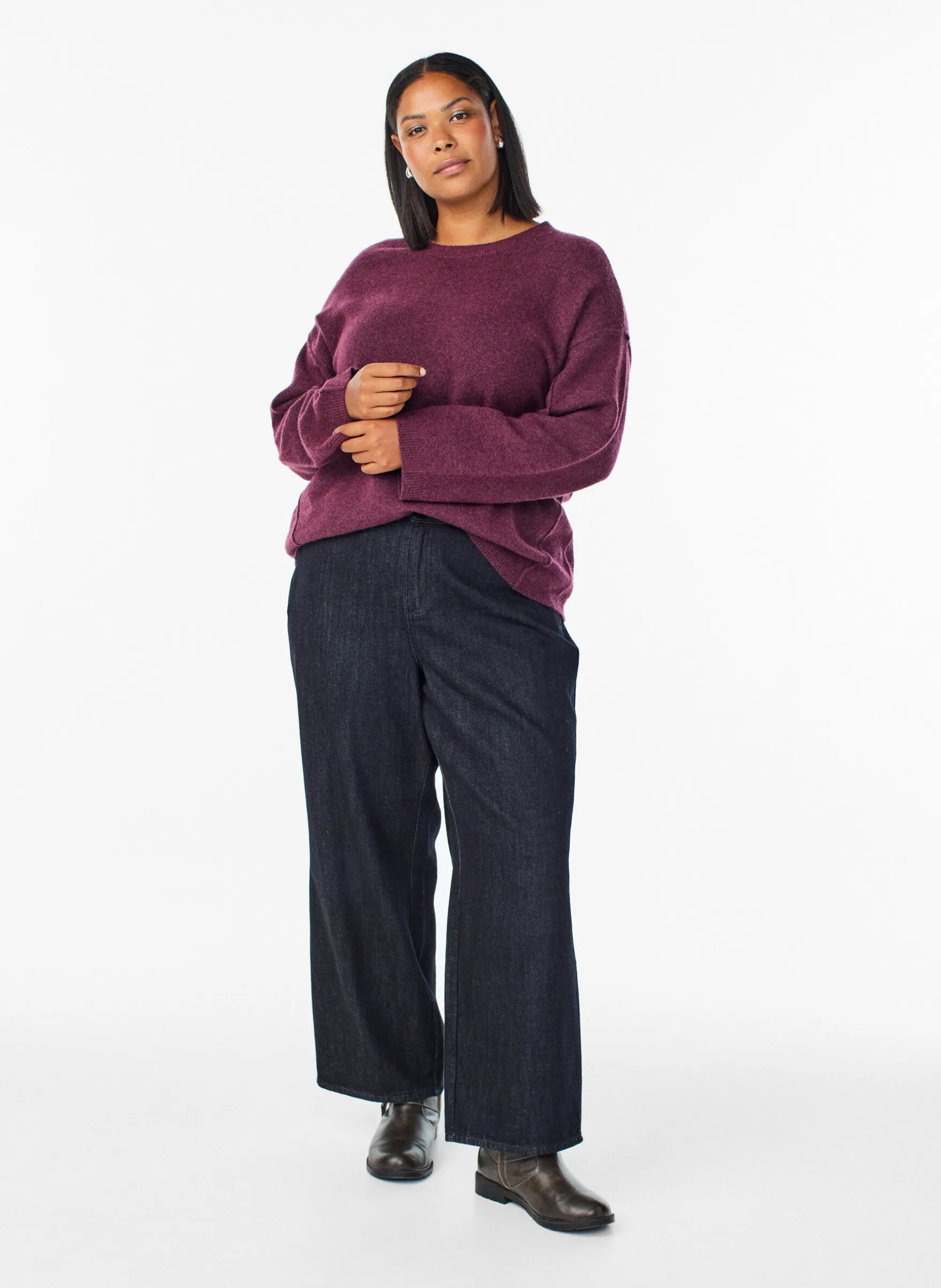 Lockerer Strickpullover mit Kontrastnähten