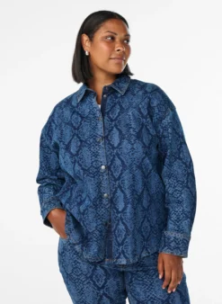 Lockeres Hemd aus Denim mit Schlangenprint