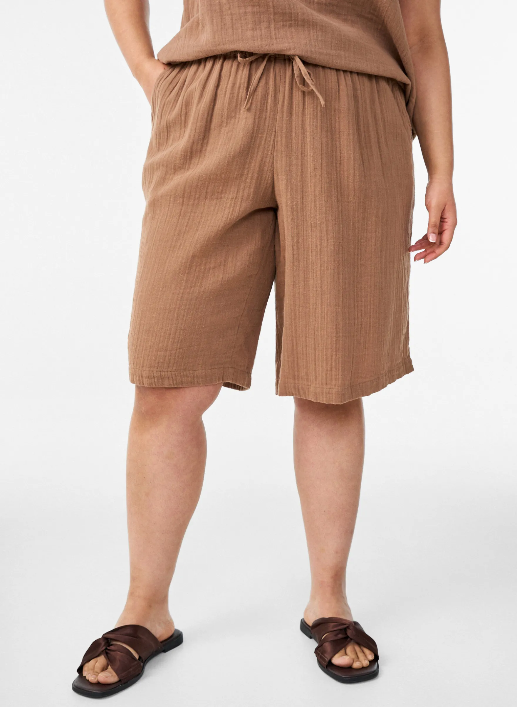 Lockere Shorts aus Baumwollmusselin mit hoher Taille