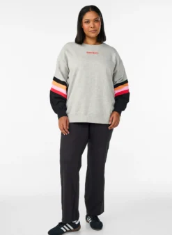 Lockeres Sweatshirt mit Kontrastdetails an den Ärmeln