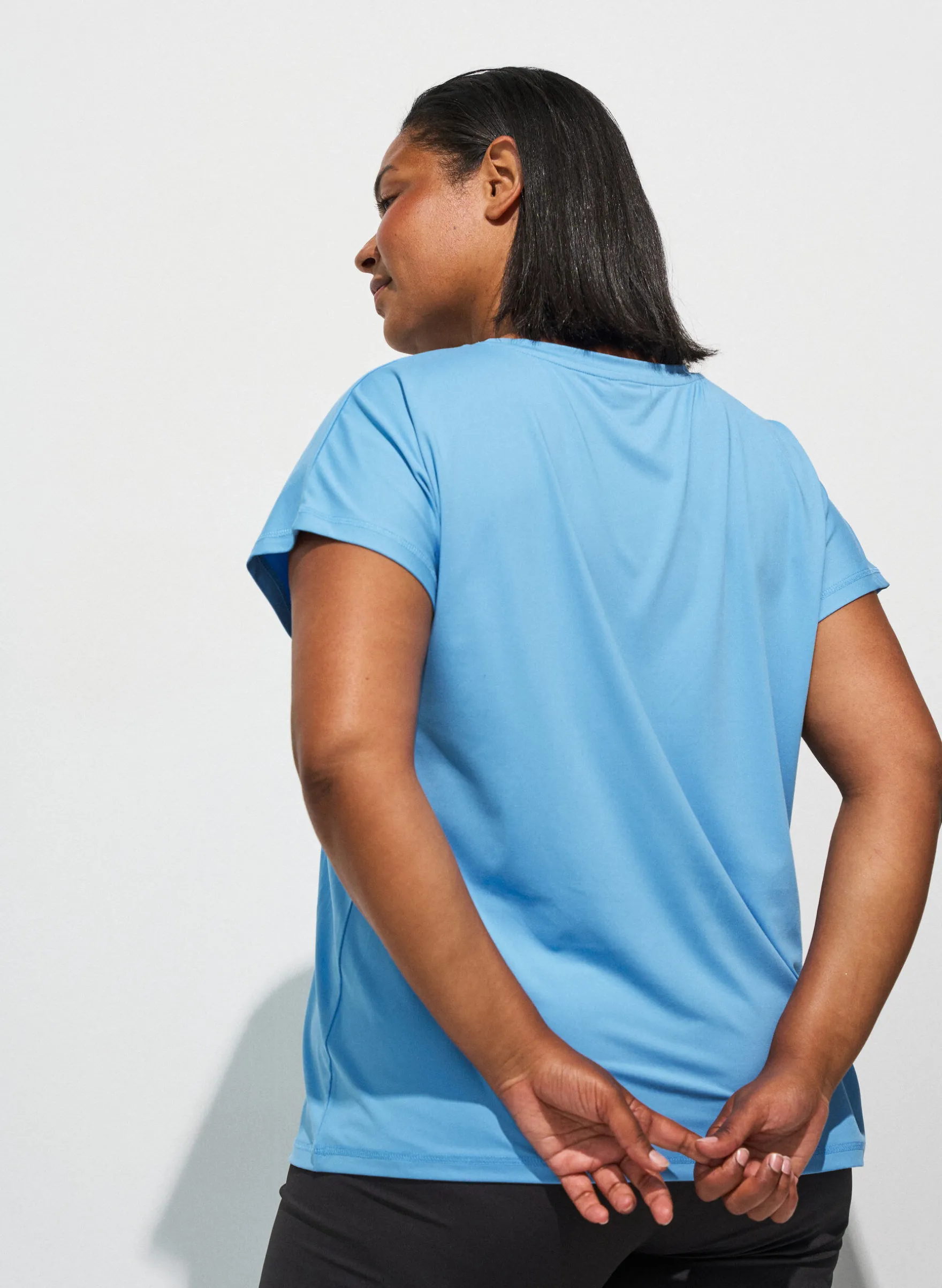 Lockeres Trainings-T-Shirt mit V-Ausschnitt
