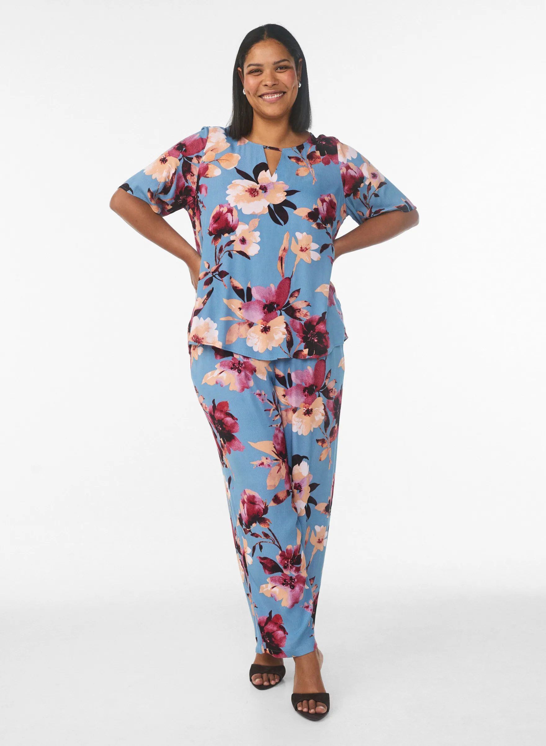 Lockere Viskosehose mit Print
