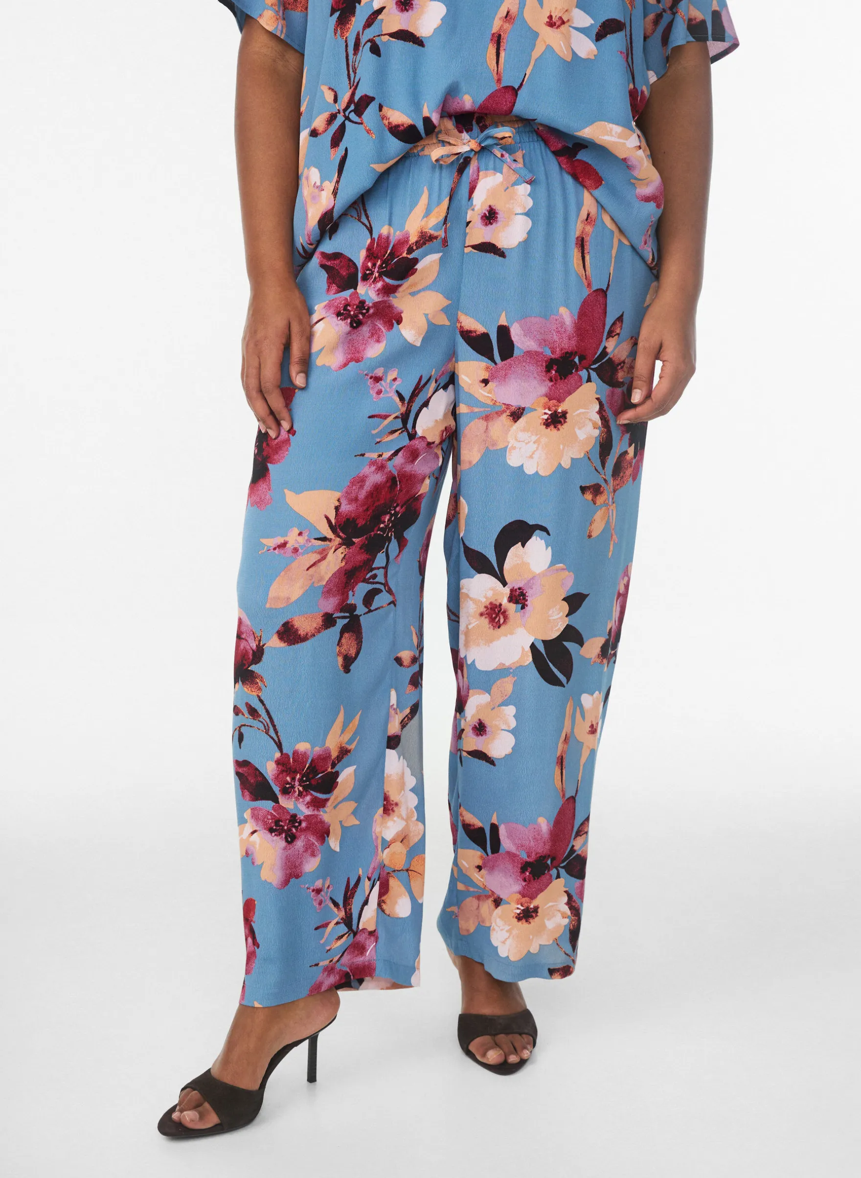 Lockere Viskosehose mit Print