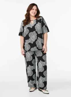 Lockere Viskosehose mit Print