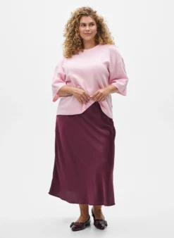 Locker sitzende Strickshirt mit kurzen Ärmeln