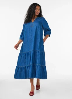 Maxikleid aus Denim mit gerüschten Stufen