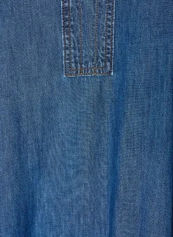 Maxikleid aus Denim mit gerüschten Stufen