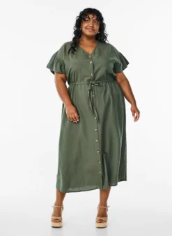 Maxi-Kleid mit Knöpfen und Bindegürtel