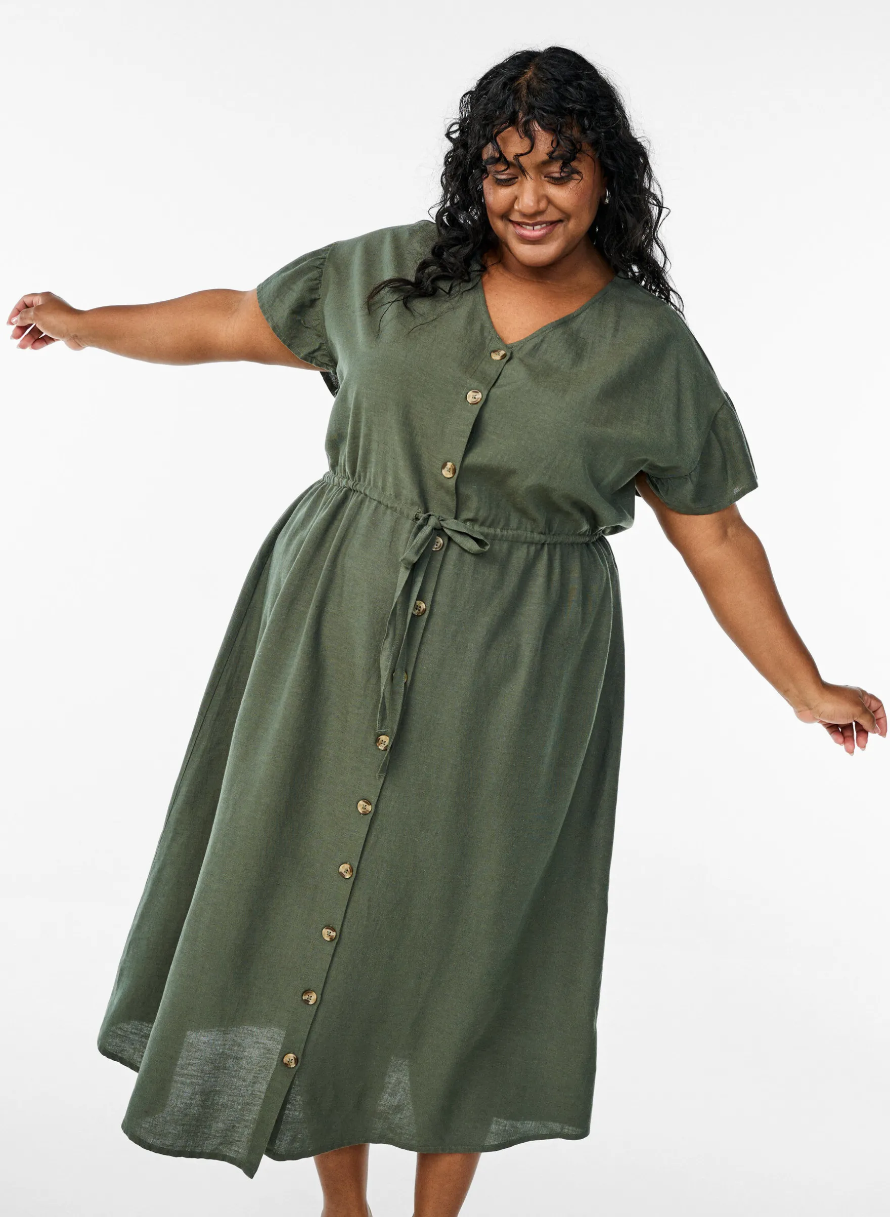 Maxi-Kleid mit Knöpfen und Bindegürtel