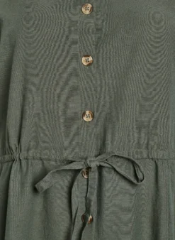 Maxi-Kleid mit Knöpfen und Bindegürtel