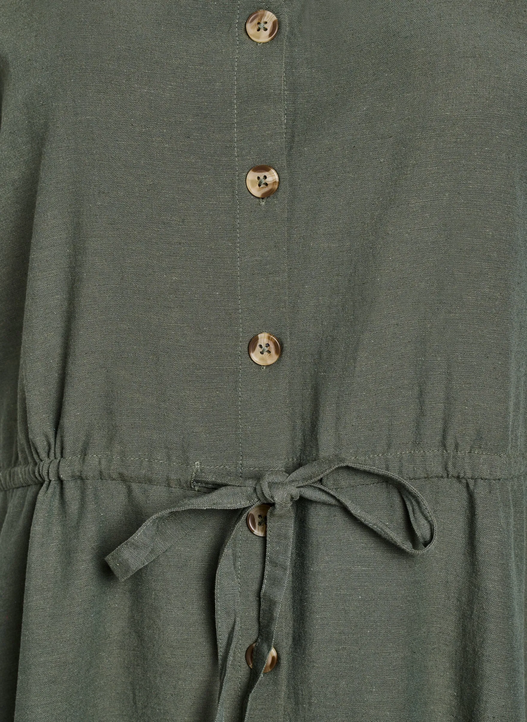 Maxi-Kleid mit Knöpfen und Bindegürtel