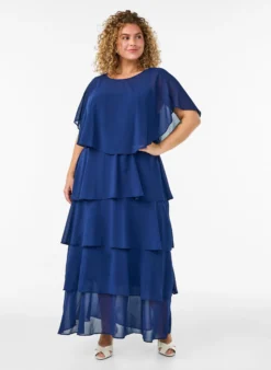 Maxikleid mit Rüschen-Volants und abnehmbarem Cape