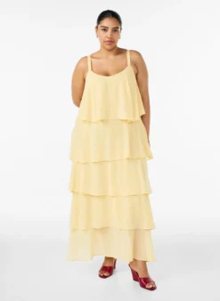Maxikleid mit Rüschen-Volants und abnehmbarem Cape
