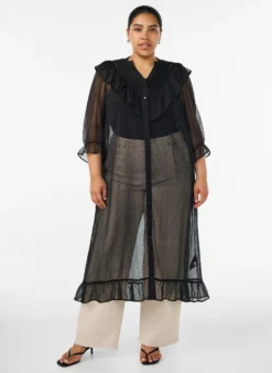 Midikleid aus einem leichten, transparenten Stoff mit Punkten und Rüschen