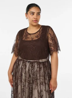 Midikleid aus transparenter Spitze mit kurzen Ärmeln