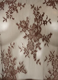 Midikleid aus transparenter Spitze mit kurzen Ärmeln