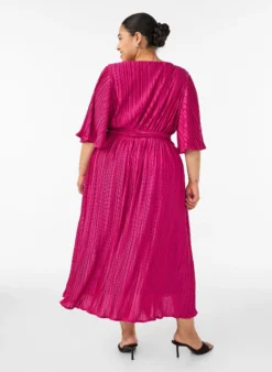Midikleid mit Plisseefalten und Fledermausärmeln