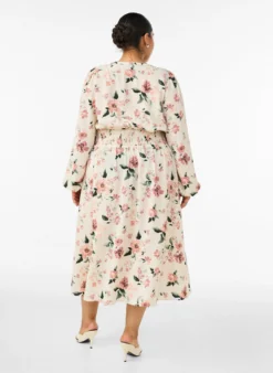 Midikleid mit Smock und Zierknöpfen
