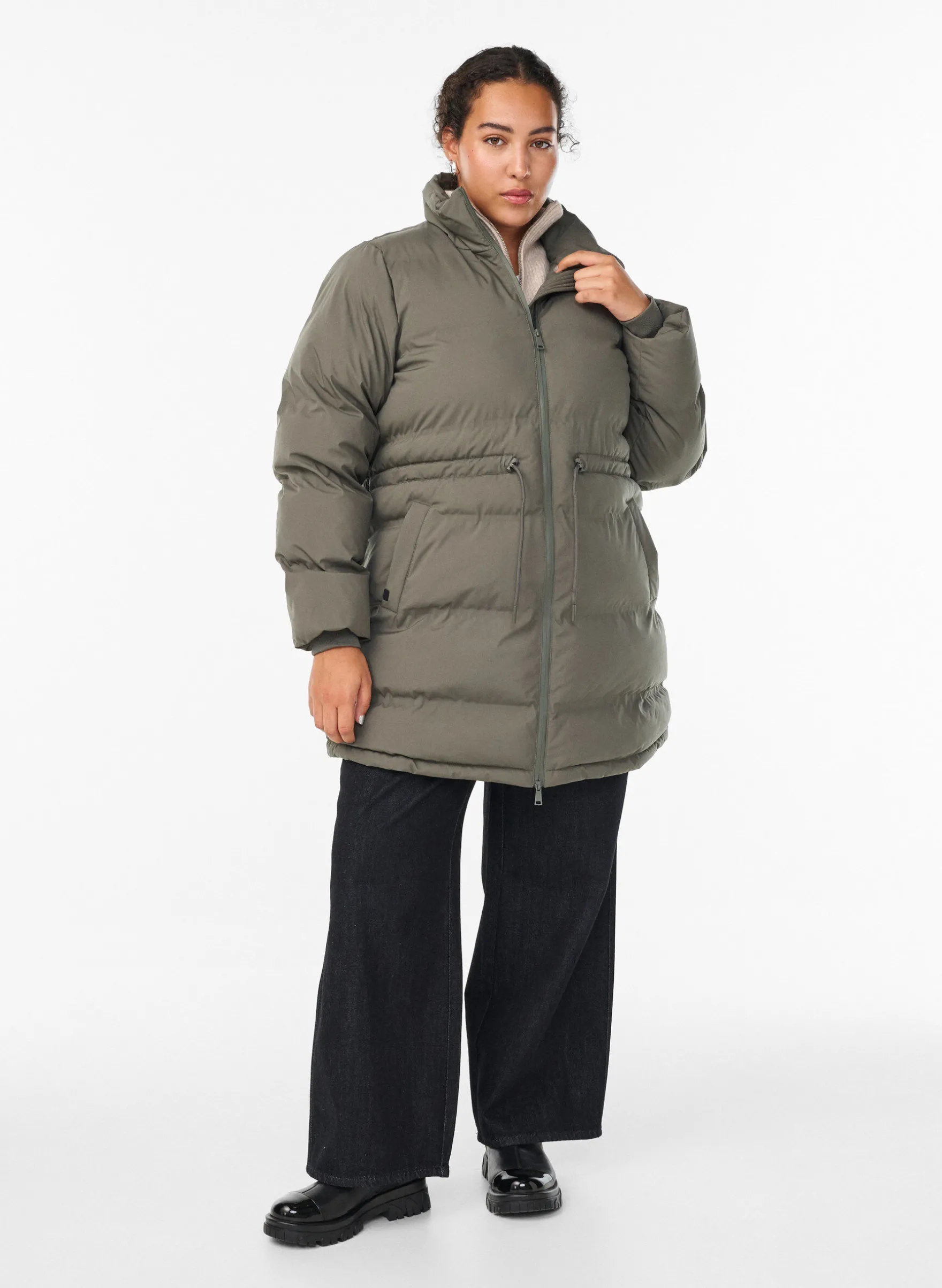 Mittellange Pufferjacke mit verstellbarer Taille