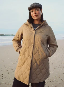 Mittellange Steppjacke mit Kapuze