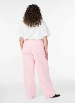 Myra Jeans aus farbigem Denim mit weiter Passform und strukturiertem Muster