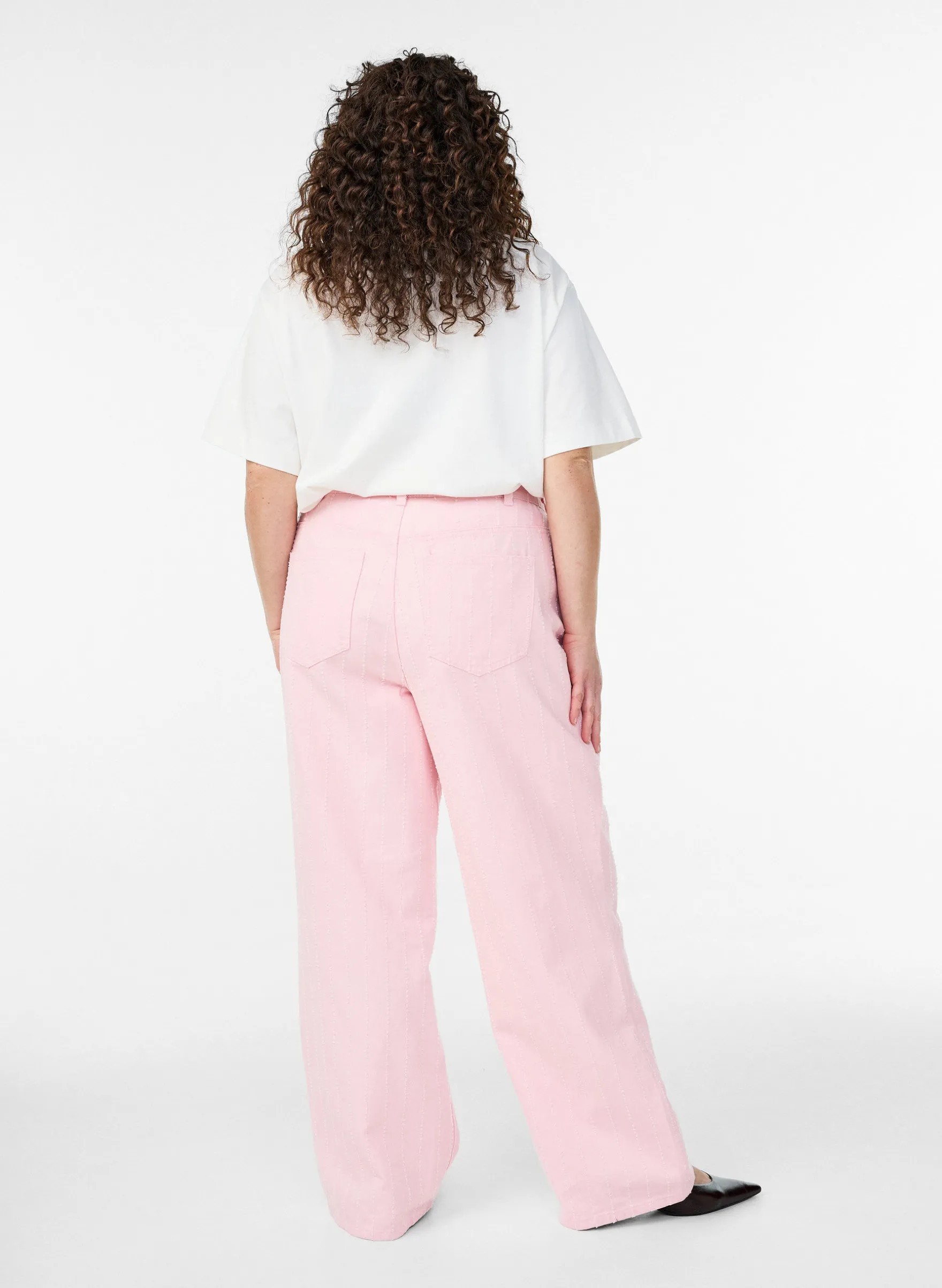 Myra Jeans aus farbigem Denim mit weiter Passform und strukturiertem Muster