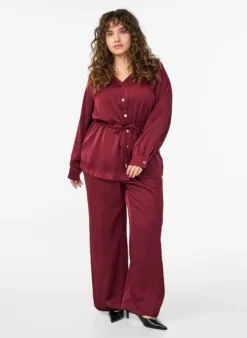 Partybluse in Satinoptik mit Knöpfen und verstellbarer Taille