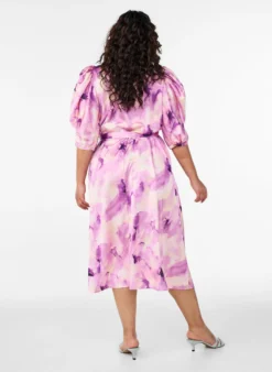 Partykleid mit kurzen Ärmeln und Bindegürtel