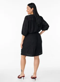 Playsuit mit kurzen Ärmeln und Bindegürtel