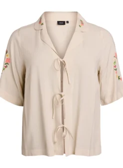 Pyjamaoberteil aus Viskose mit Bindeband und Blumenmuster