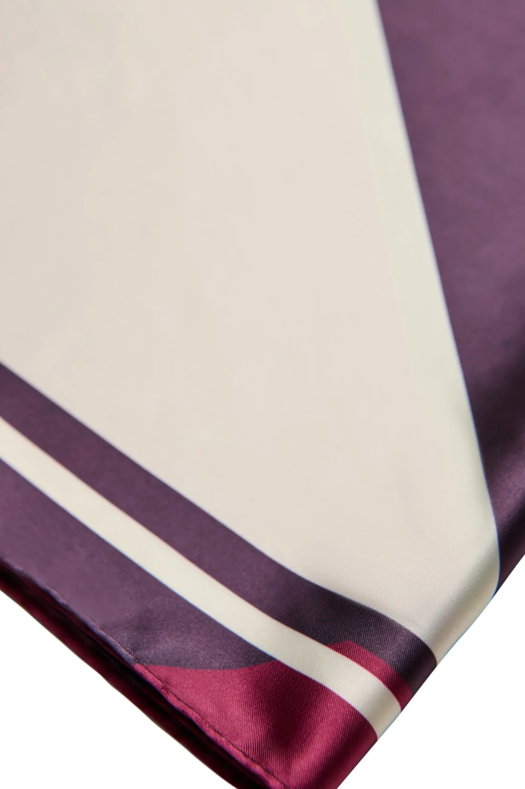 Quadratisches Tuch in Satin-Optik mit Muster