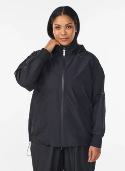 Regenjacke mit reflektierenden Details