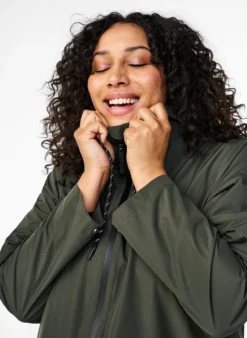 Regenjacke mit Taschen und Kapuze