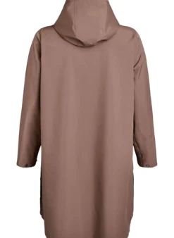 Regenjacke mit Taschen und Kapuze.