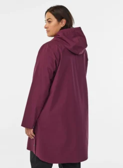 Regenjacke mit Taschen und Kapuze.