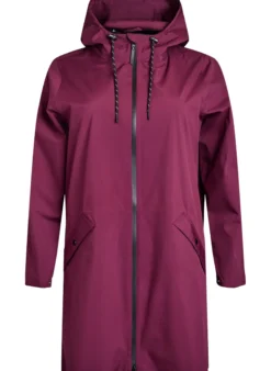 Regenjacke mit Taschen und Kapuze.