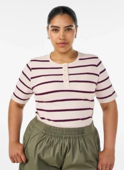 Ripp-T-Shirt mit Streifen und Knopfdetail