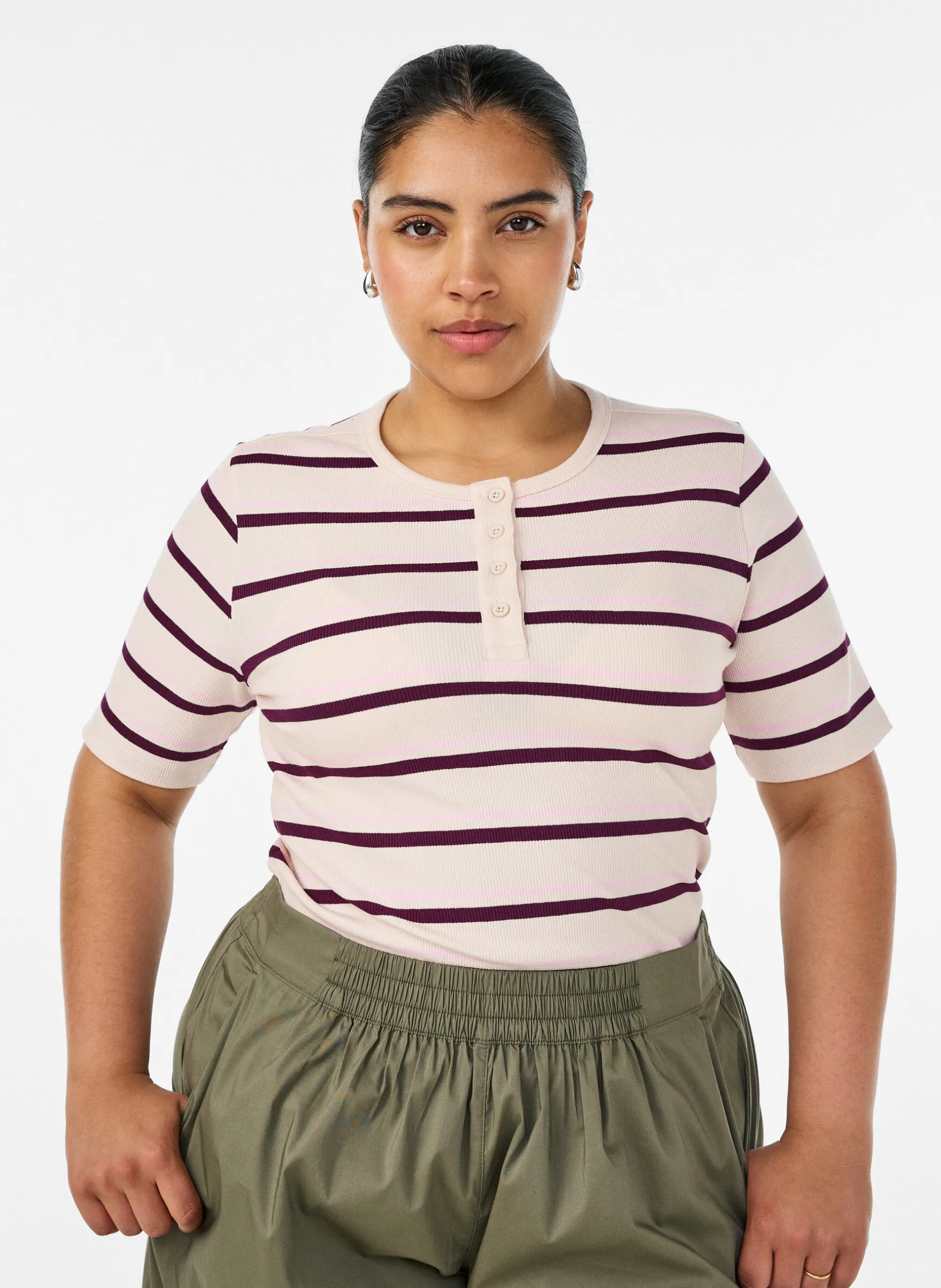 Ripp-T-Shirt mit Streifen und Knopfdetail