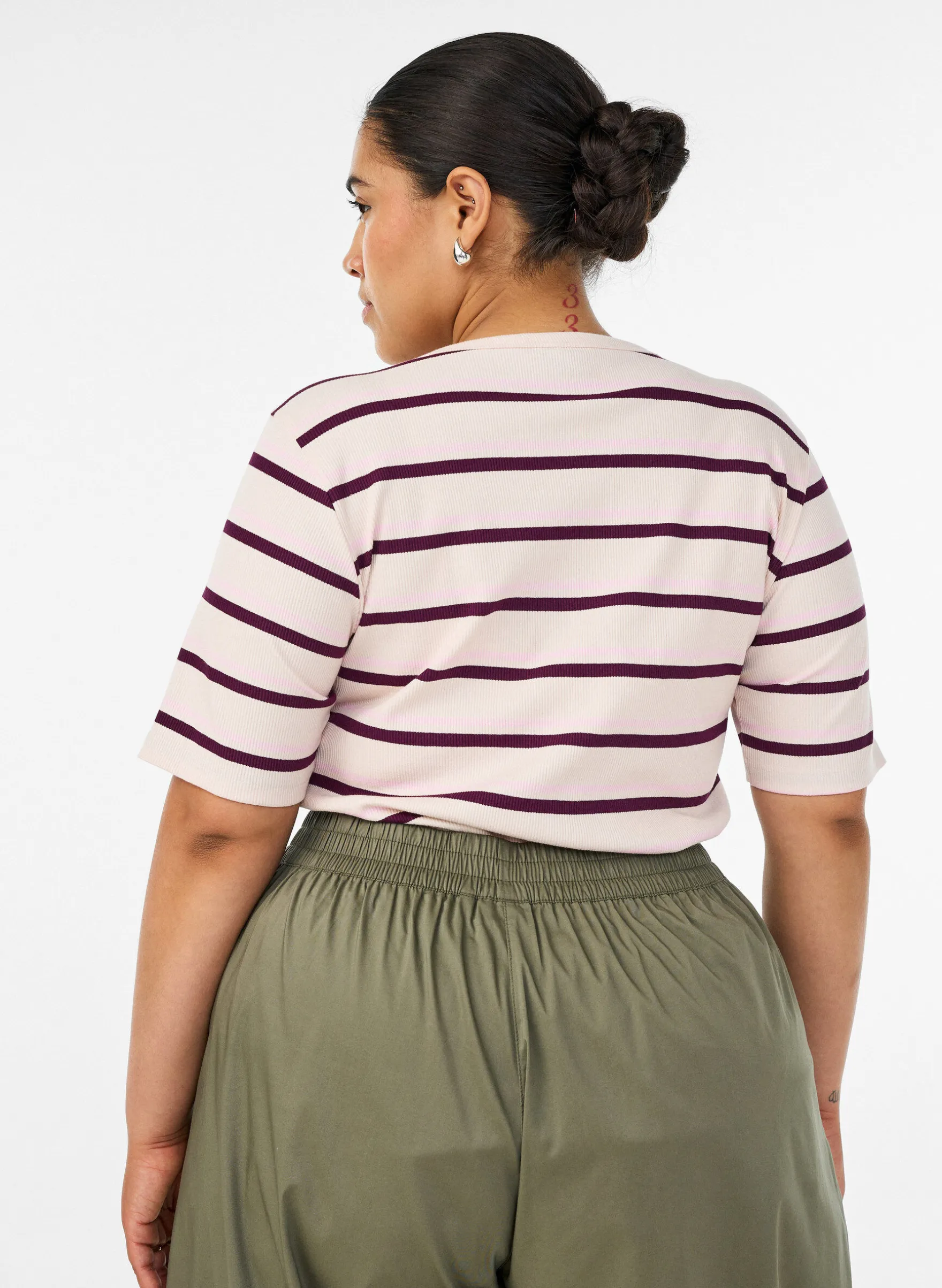 Ripp-T-Shirt mit Streifen und Knopfdetail