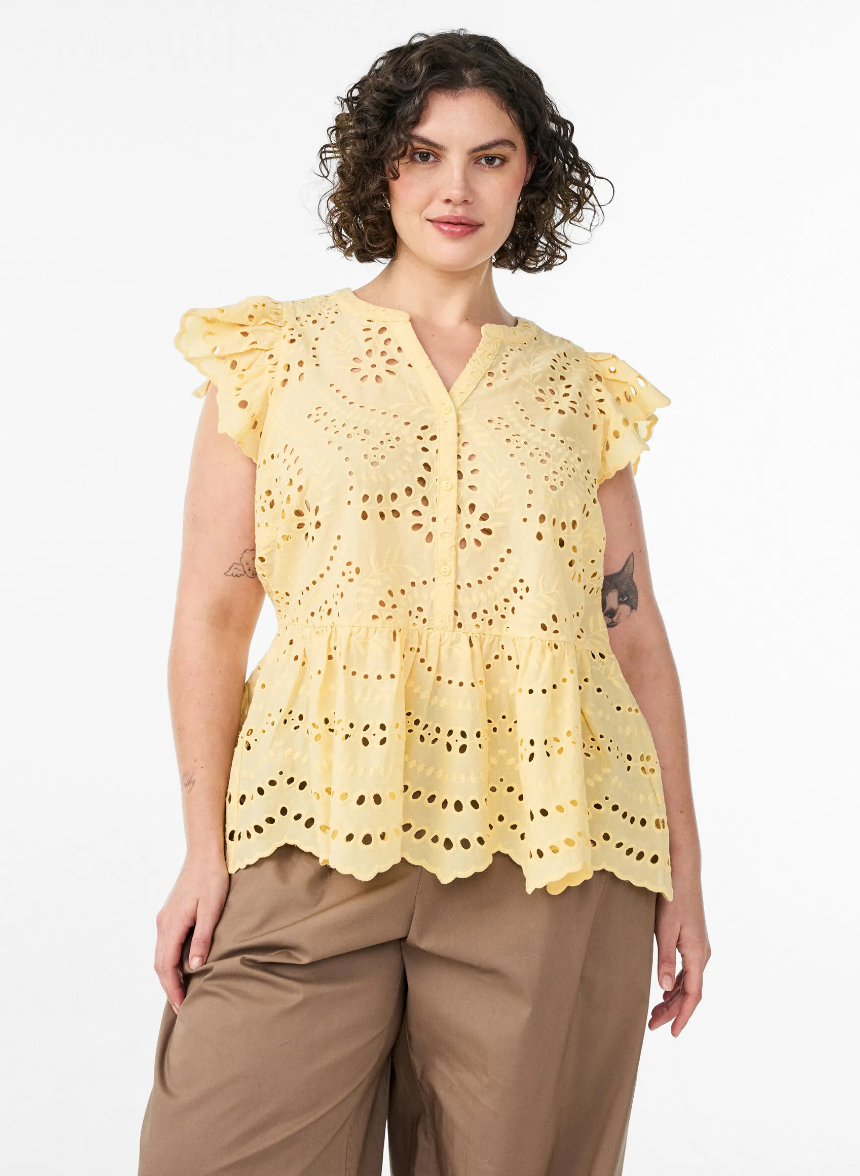Ärmellose Bluse aus Lochstickerei mit Rüschen