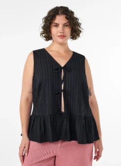 Ärmellose Bluse mit Struktur und Bindeband