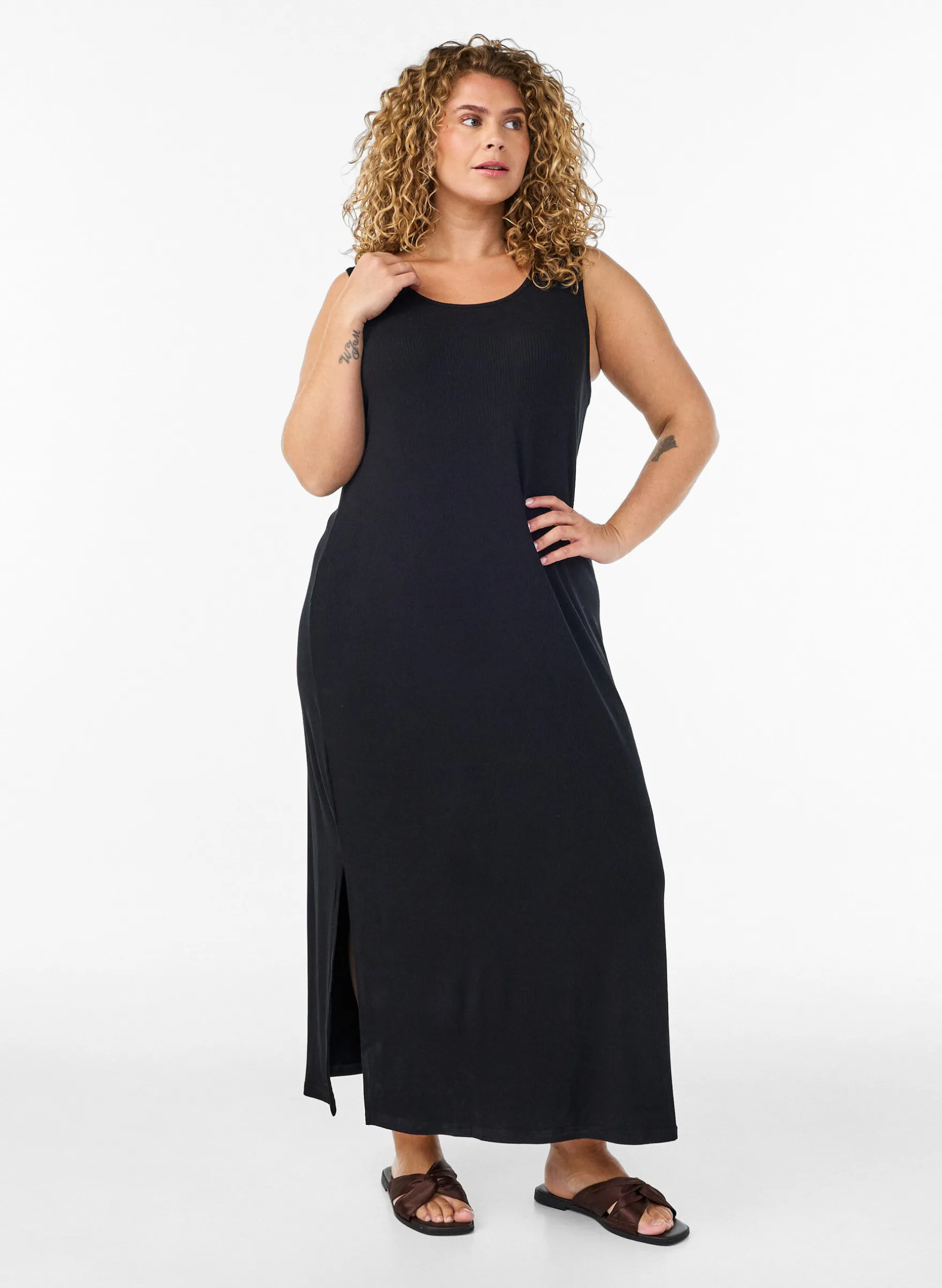 Ärmelloses geripptes Kleid aus Viskose