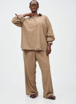 Samthose aus Samt mit weitem Bein