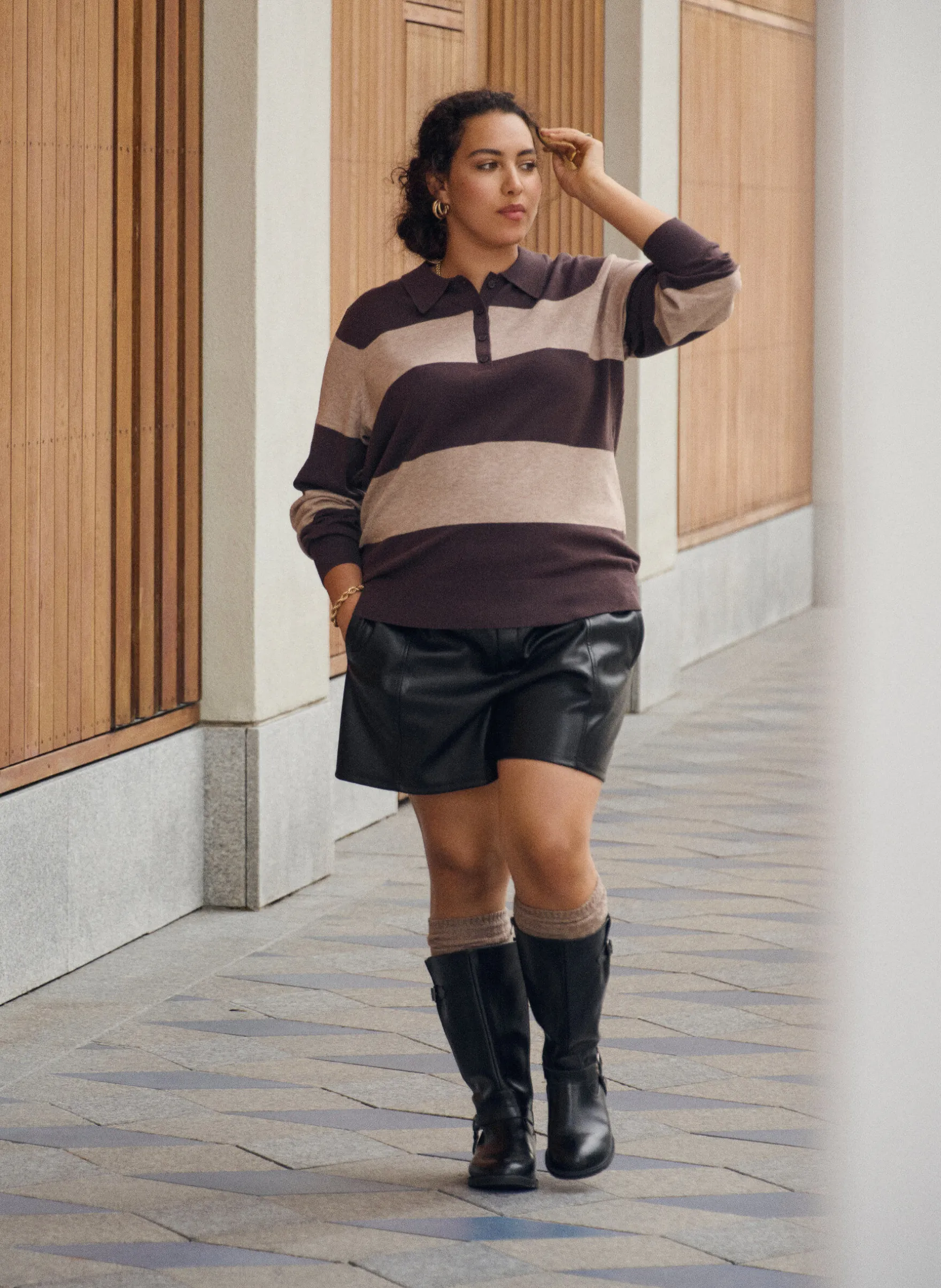 Shorts aus Kunstleder mit elastischem Bund