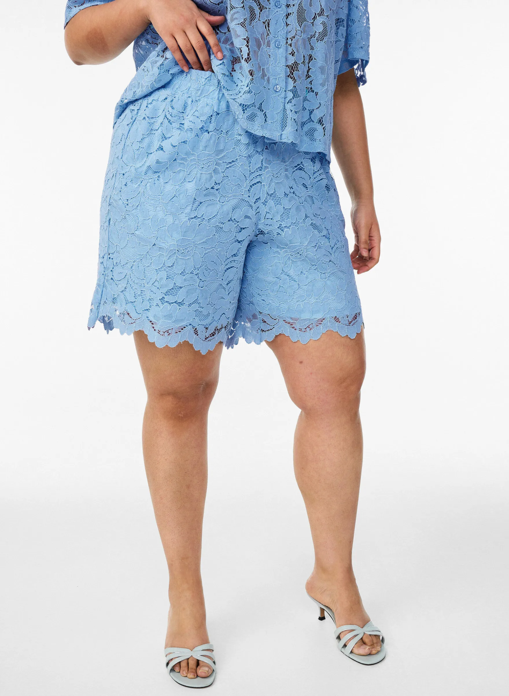 Shorts aus Spitze mit hoher Taille und Taschen