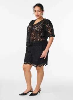 Shorts aus Spitze mit hoher Taille und Taschen